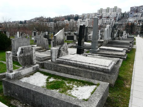 Grobovi dr. Alexander Dornera i dr. Josefa Koetscheta na groblju sv. Mihovil u Sarajevu.