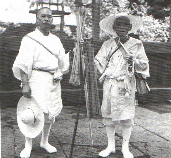 61. Japanski penjači u tradicionalnim nošnjama