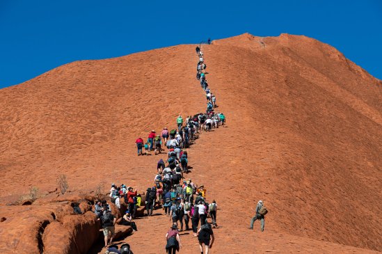 Climbing na Uluru u Australiji
