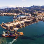 Svojevremeno su se i laici čudili. Zašto se željeznica i luka gradila u Pločama, a ne u…?